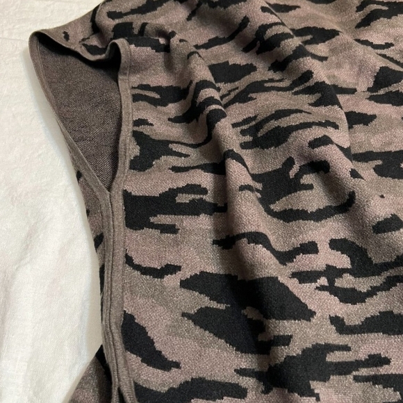 Plus  Size Tahari Zip Up Hooded Sleeveless Cardigan 1x NWT - Picture 3 of 10